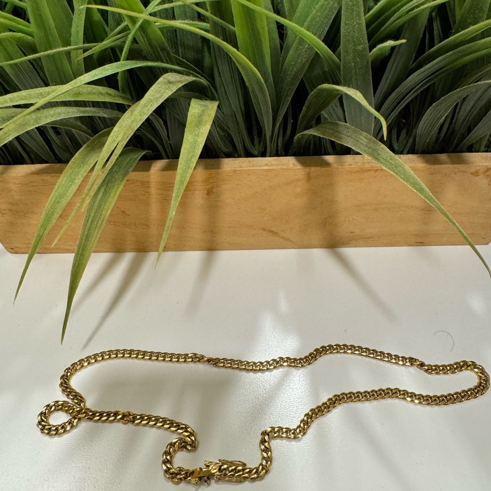 18k GOLD PLATED CUBAN LINK CHAIN